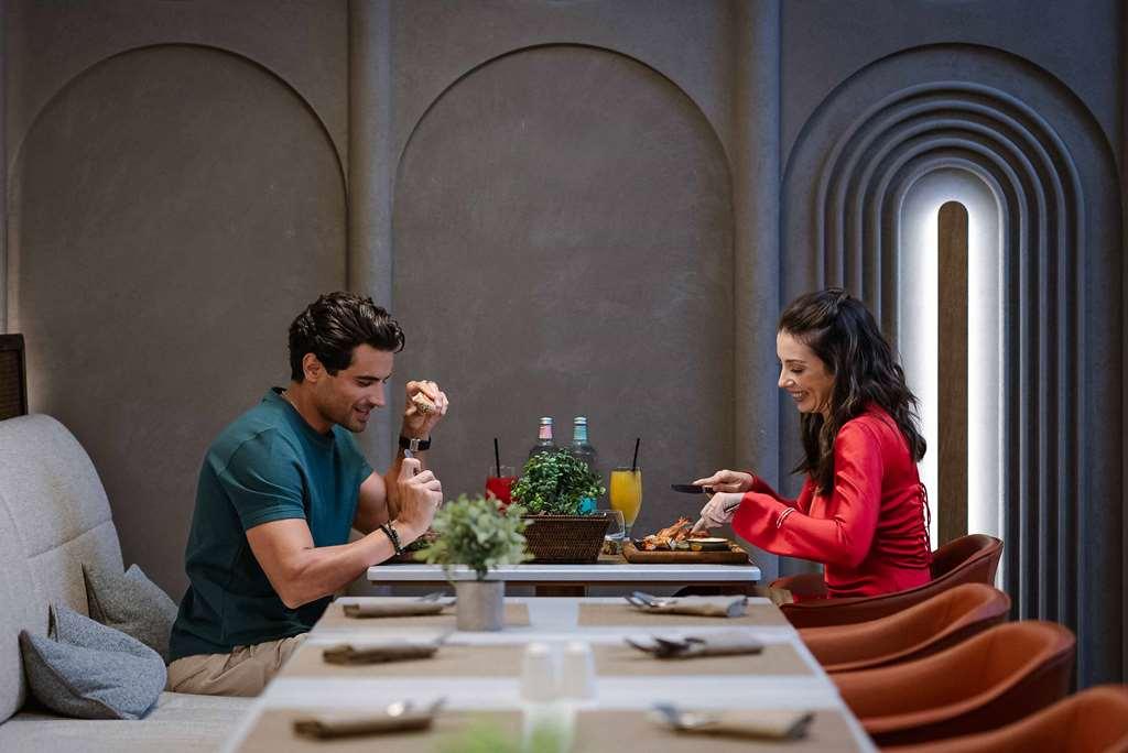 The First Collection Dubai Waterfront Hotel Restaurant foto